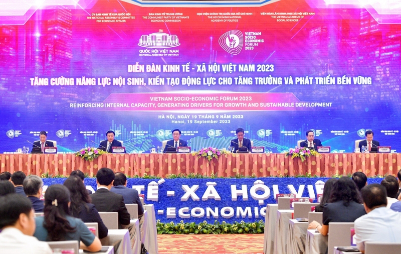 Kinh tế Việt Nam vững vàng vượt qua khó khăn, trước “những cơn gió ngược”
